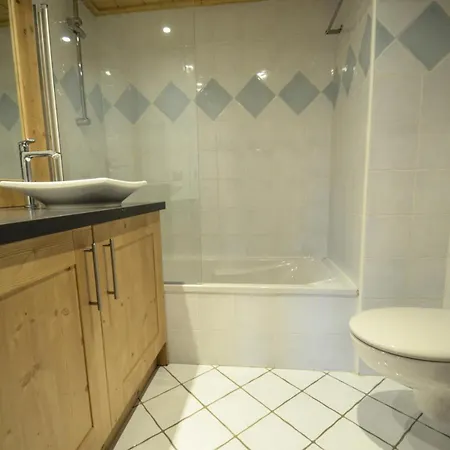 Apartment Adele - 6 Personnes Situe En Bord De Piste St Martin De Belleville Mae-4664
